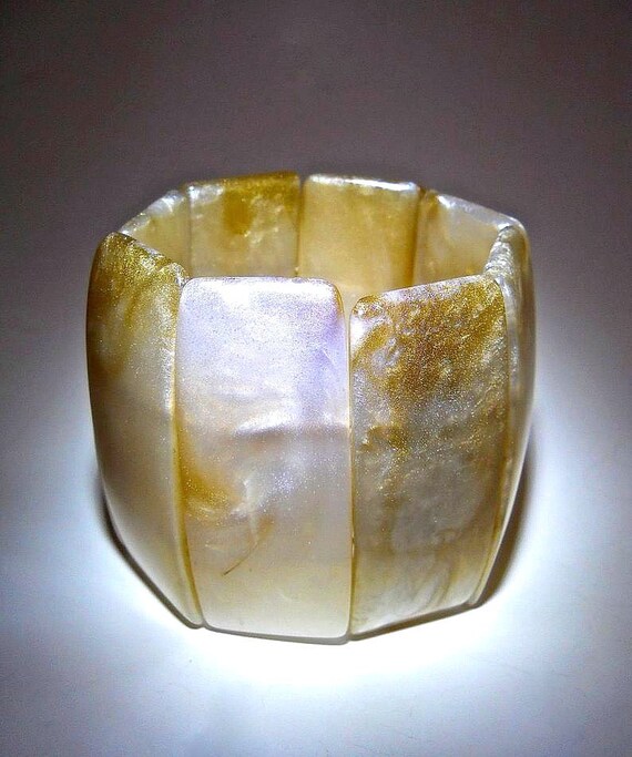 French Stretch Cuff Pearlescent Bracelet, DOMINIQU