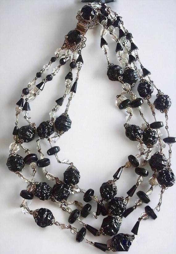 Black Molded Glass Bead Necklace Unsigned HATTIE C