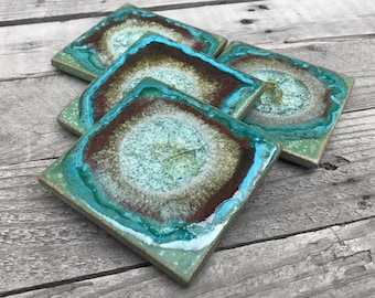 Green Geode Crackle Coaster: Geode Coaster, Agate Coaster, Celestial Coaster in GREEN