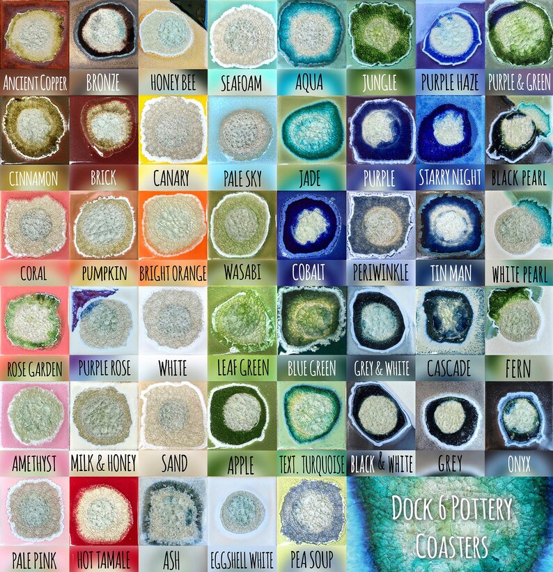 K&ouml;nnte beinhalten: Eine Sammlung handgefertigter Dock 6 Pottery Untersetzer in verschiedenen Farben und Designs. Jeder Untersetzer hat ein einzigartiges, von Achat inspiriertes Muster mit Namen wie "Aqua", "Purple Haze" und "Hot Tamale". Die Untersetzer sind quadratisch und f&uuml;r die Heimdekoration geeignet.