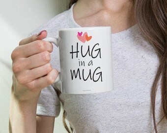 HUG dans une tasse mug, envoi d’un câlin dans une tasse, obtenir un cadeau de puits, cadeau de sympathie, tasse de câlin de distance sociale, tasse de coeurs, tasse de meilleur ami, obtenez la tasse de puits