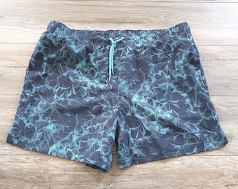 Calção de banho masculino George com estampa geométrica, cintura elástica e forro com cordão, tamanho XL, preto e azul.
