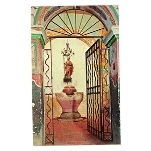 Cartão postal vintage Mission San Luis Rey Fonte batismal feita na Índia Oceanside CA