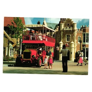Jahrgang 1983 Epcot Center Postkarte Global Friendship Lagoon Bus Scene Tourismus