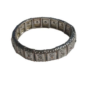 Vintage Ornate Silver Tone Stretch Bracelet Intricate Pattern Rhinestone Accents Elegant Design