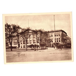 Cartão postal vintage da West High School de Minneapolis, arte, novidade, marketing em tons sépia