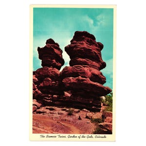 Cartolina d'epoca dei gemelli siamesi, Giardino degli Dei, attrazione stradale in Colorado