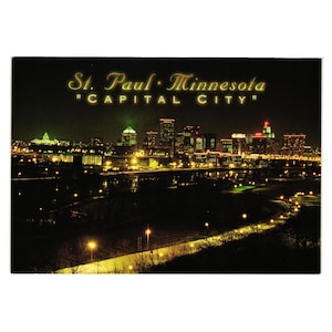 Cartolina d'epoca con lo skyline notturno della capitale del Minnesota, St. Paul, viaggio e turismo