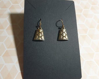 Honeycomb Textured Gold Tone Drop Earrings Lightweight Modern Hook Back Costume