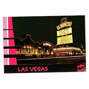 Hotel y casino vacacional El Rancho de Las Vegas con postales antiguas y luces de noche