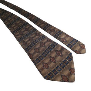 Gravata Roundtree Yorke masculina, toda em seda, feita à mão, com estampa floral marrom, azul e vermelha - Presente para o Dia dos Pais