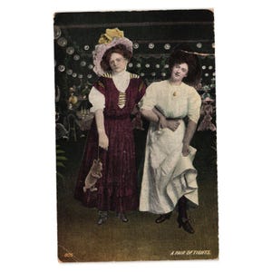 Carte postale vintage Une paire de collants antique Funny People datée de juin 1910, sans affectation