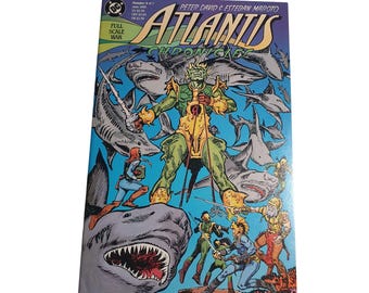 Op de afbeelding: De stripboekcover voor "Atlantis Chronicles" toont een centraal personage in groene en gouden bepantsering, omringd door haaien en vechtende figuren. De titel staat in een gestileerd lettertype tegen een blauwe achtergrond. De cover bevat de tekst "Full Scale War".