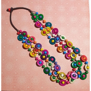 Collier perlé en bois multicolore fait main Bohème 24 pouces de long bijoux tendance