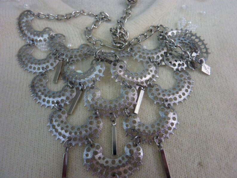 SALE 9.99..STATEMENT RUNWAY signed Sarah Coventry vintage bib necklace