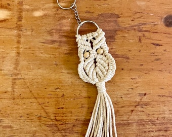 Macrame Owl Keychain / Fiber Art Accessories / Boho Chic