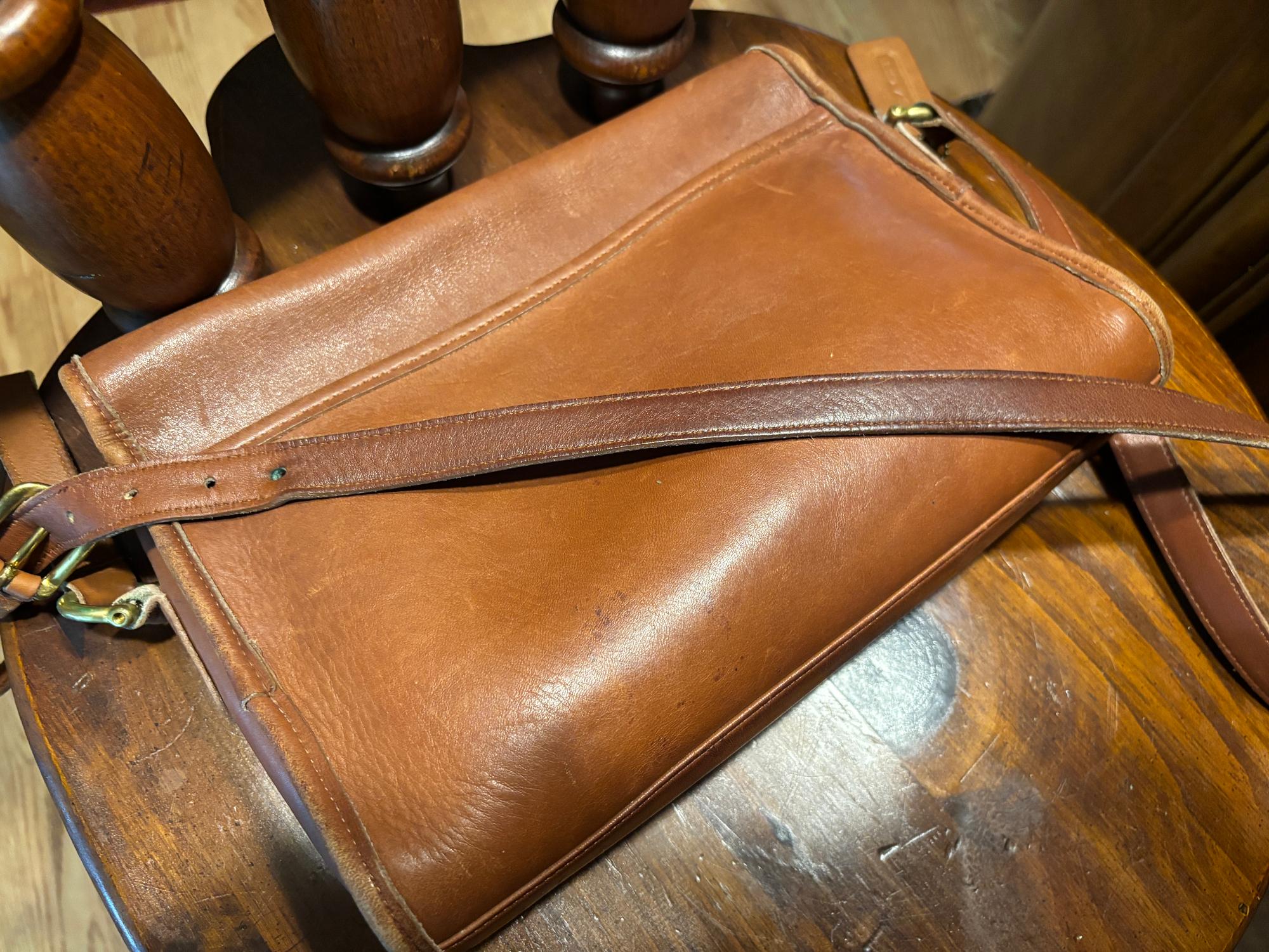 Vintage Coach Curtis Flap Crossbody Bag 9975 British Tan Leather 