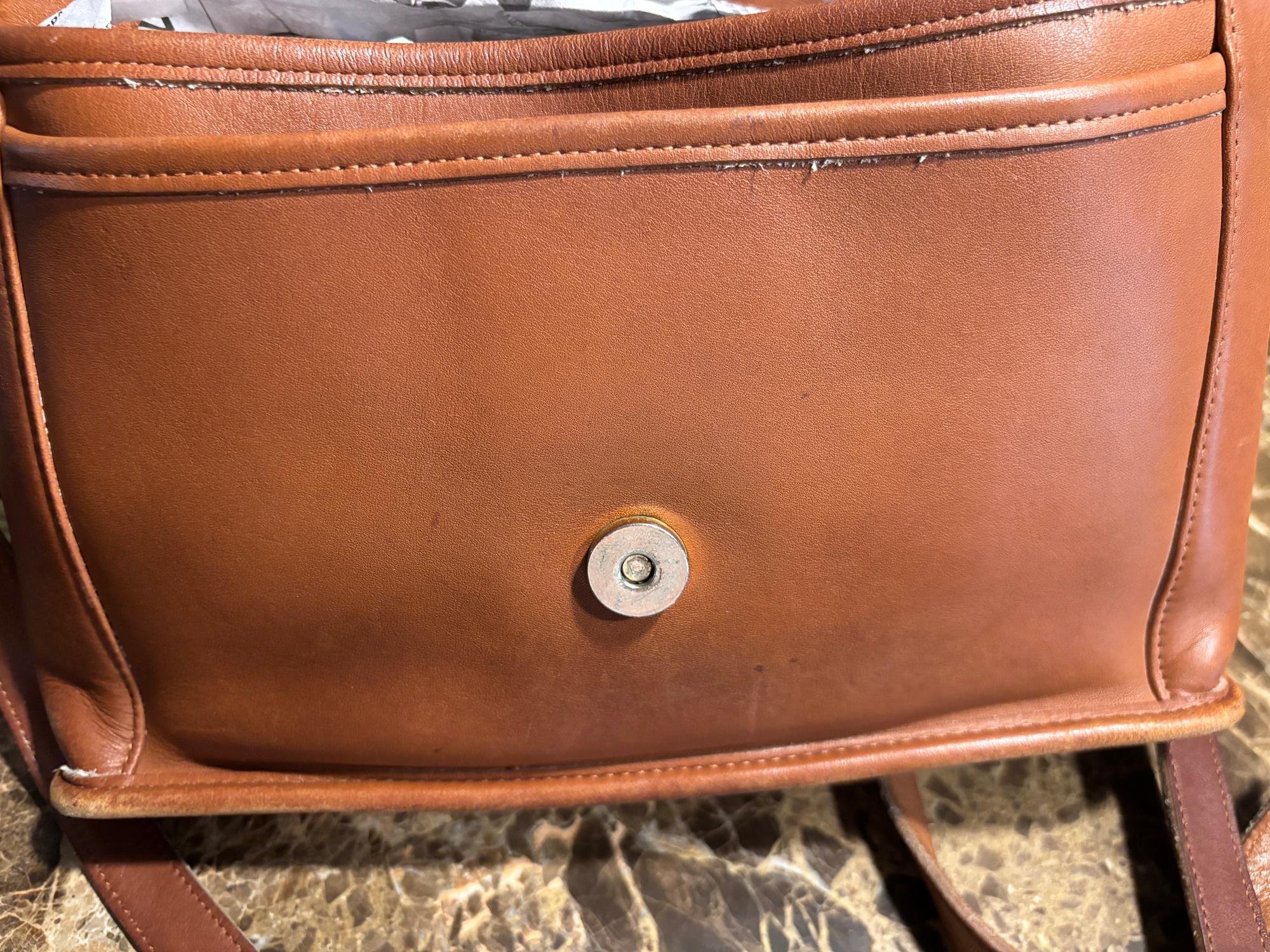Vintage Coach Curtis Flap Crossbody Bag 9975 British Tan Leather 