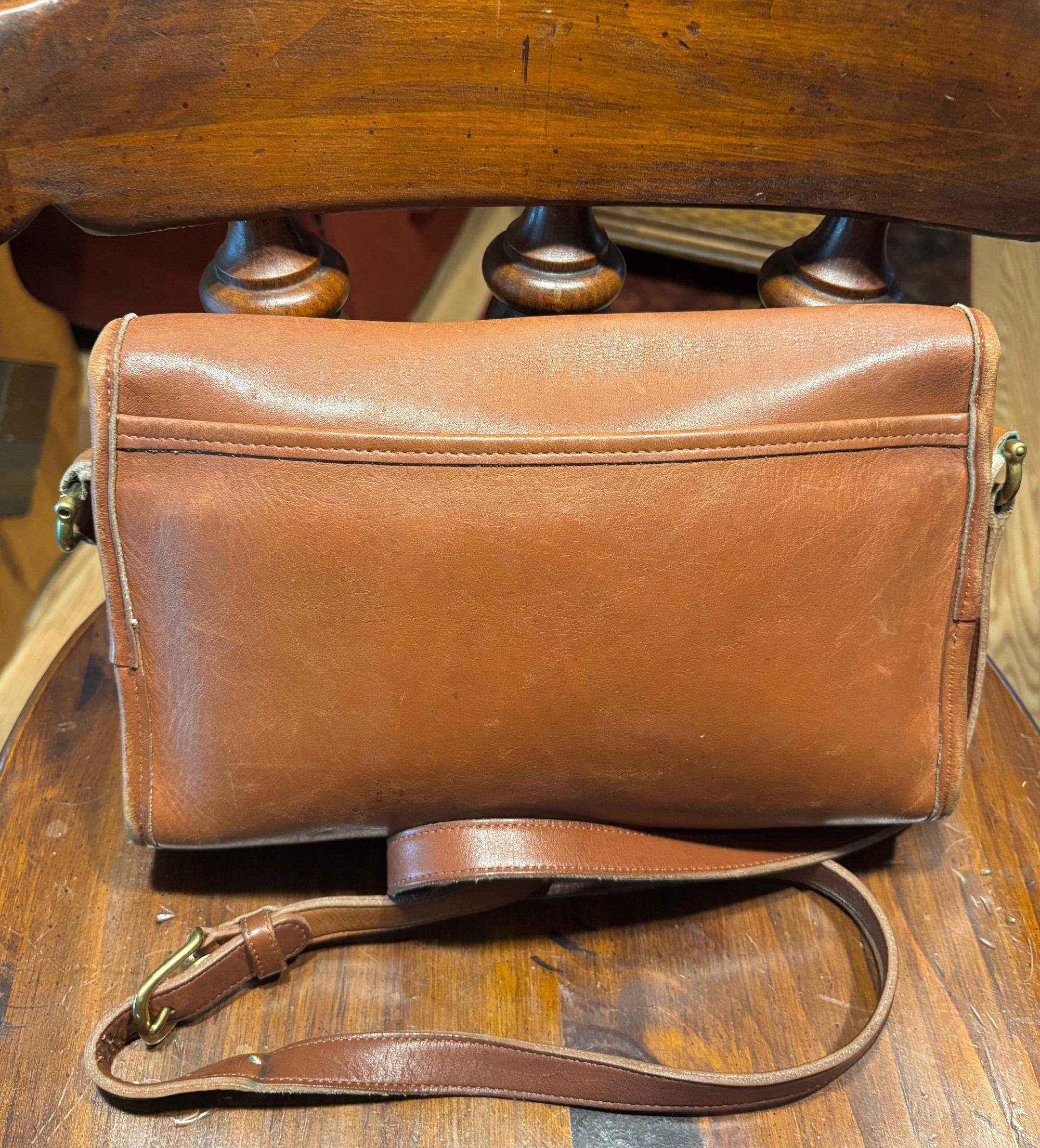 Vintage Coach Curtis Flap Crossbody Bag 9975 British Tan Leather 