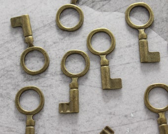 20 pcs Small Antique Brass Double sided skeleton Key Charms