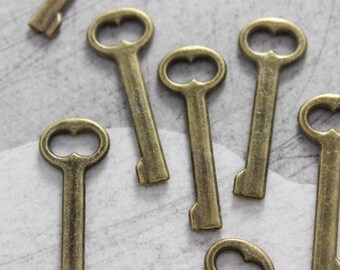 50 pcs Antique Brass Double sided skeleton Key Small Key Charm Steampunk Supplies Wedding Key wholesale lot bulk