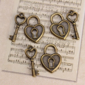 5 Set Antique Brass Vintage Style Heart Small Lock & Key Charms