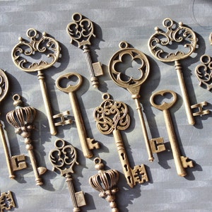 Set of 18 Vintage Style Skeleton Keys Collection Antique Brass Alice in Wonderland Party Wedding Decorations image 2
