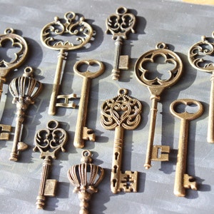 Set of 18 Vintage Style Skeleton Keys Collection Antique Brass Alice in Wonderland Party Wedding Decorations image 3