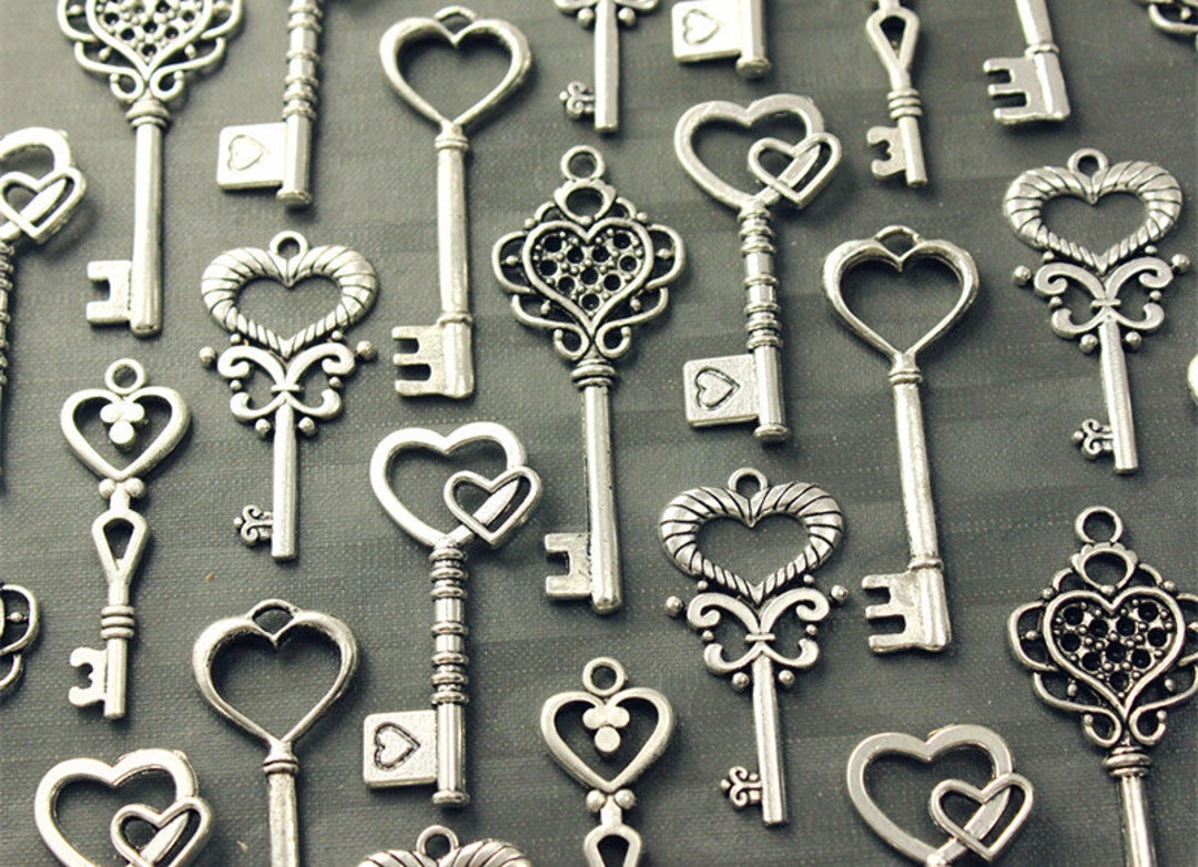 50 Skeleton Key Charms Antiqued Gold Heart Keys Miniature Tiny BULK Lot