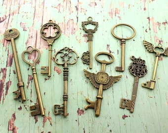 Set of 18 Large Skeleton Key Collection Antiqued Brass