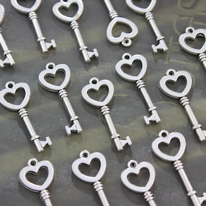 50 pcs Small Antique Silver Double sided skeleton Key Charm Steampunk Supplies Wedding Keys Heart Keys