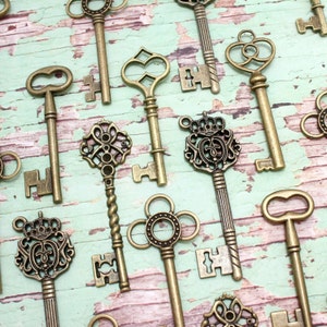 30 Large Skeleton Key Collection Antiqued Brass Wedding Key Wholesale Lot  Bulk Key Of December