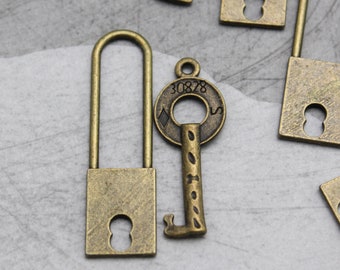 4 Sets Large Lock & Key Charm Antique Brass Steampunk Supplies Wedding Key