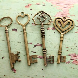 Set of 32 XL Keys Bronze Wedding Favors Pendants The Elegante Collection