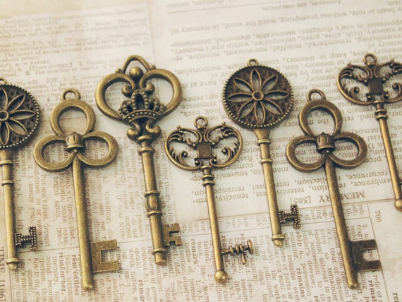 Set of 12 Large Skeleton Keys With 4 Locks on A Big Ring Antique Brass Tone  