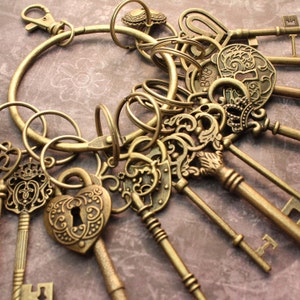Set of 12 Large Skeleton Keys with 4 Locks On A Big Ring Antique Brass Tone