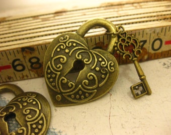 2 Sets Large Victorian Style Heart Lock & Key Charm  Antique Brass Steampunk Supplies Wedding Key