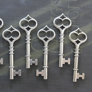 10 Skeleton Keys Double sided Antique Silver