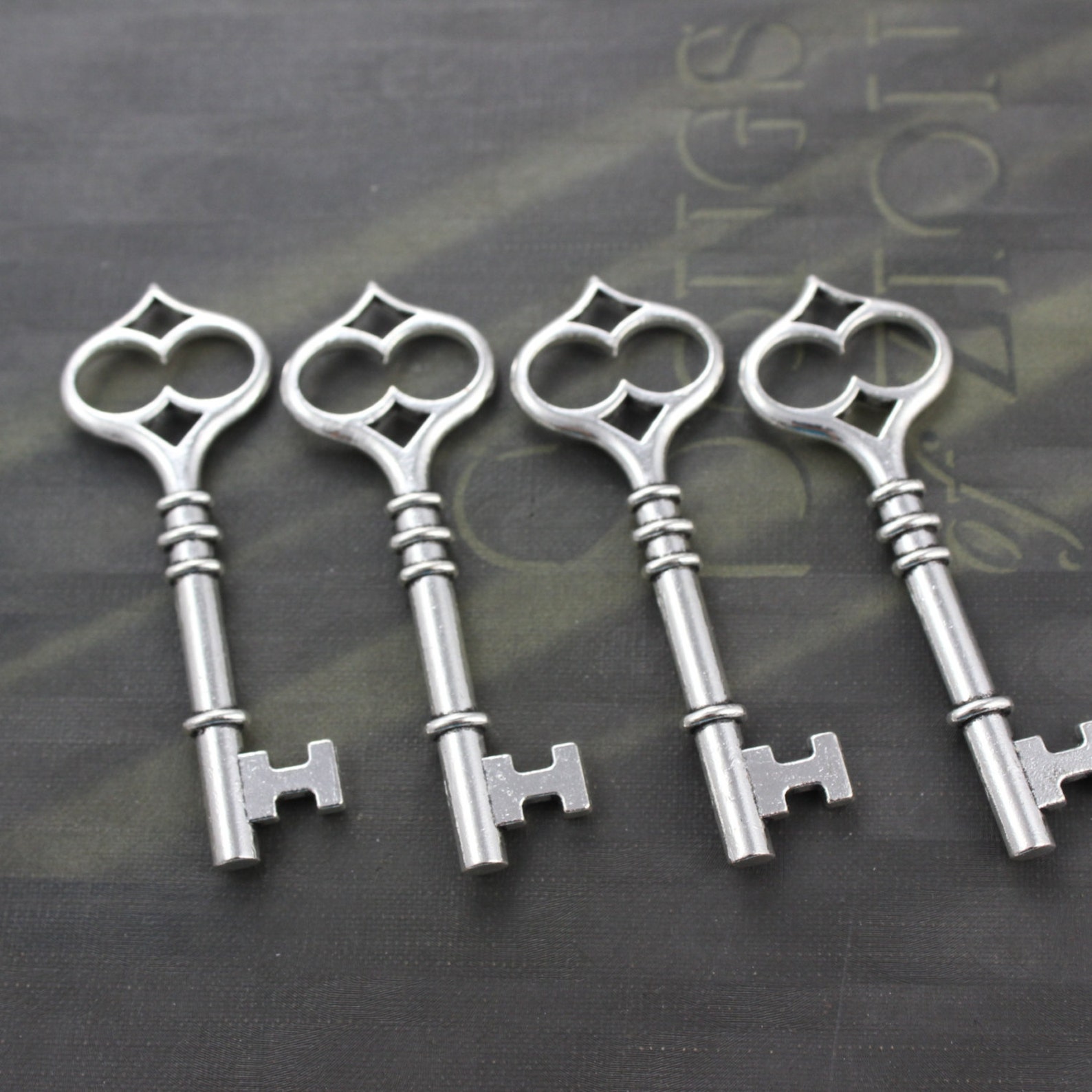 10 Skeleton Keys Double Sided Antique Silver - Etsy