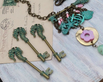 5 pcs Seahorse Key Charms Antique Brass Double Sided Steampunk Verdigris Nautical Patina Pendant