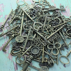 1 Pound of Mixed Skeleton Keys Antique Brass Wholesale Wedding Decorations Jewelry Making Beads, Charms and Pendants