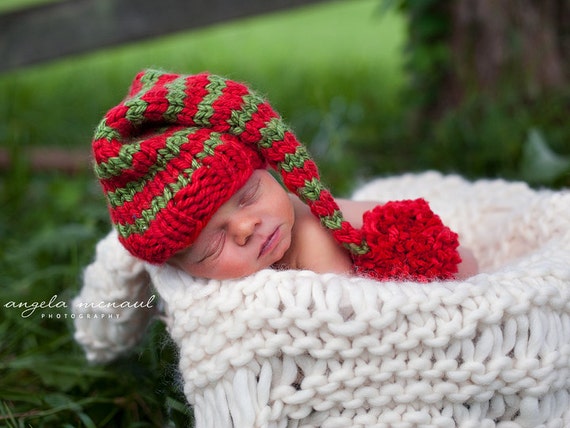 Dunkelgrüne Und Rote Schlafzimmerideen : Hölzerne Wand unterzeichnet