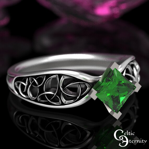 Celtic knot emerald ring new arrivals