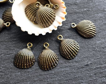 Bronze Shell Charm Pendants, Small Scallop Seashell Clam Shell Charms, 20x15mm, Antique Bronze Plated, 4pc