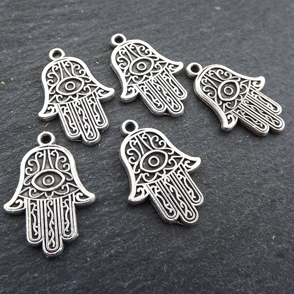 Petit hamsa Pendentif Charme, Main Maléfique de Fatima Bonne Chance Charme Protecteur, Mat Antique Argent Plaqué LaitOn, 5pc