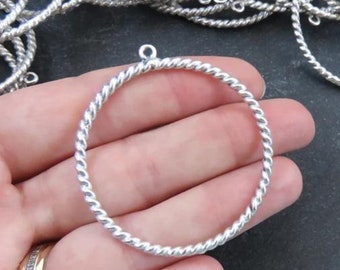 Ciondolo a cerchio intrecciato, collegamento a cerchio minimalista in argento, trama organica, placcato argento antico, 1 pz.