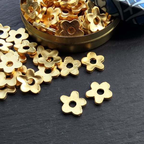 Small Flat Daisy Flower Bead Charms, Disc Heishi Beads, Tarnish Resistant, 15mm, 22k Matte Gold Plated, 2pcs