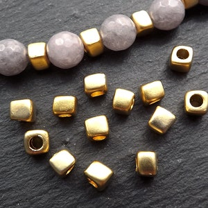 Distanziatori con perline quadrate in oro, perline quadrate organiche, perline greche in oro di Mykonos, perline resistenti all'ossidazione, placcate in oro opaco 22k, 12 pezzi