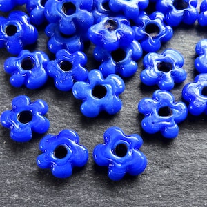 20 mini perline di fiori di vetro blu orchidea, artigianato floreale fatto a mano, 10x3mm