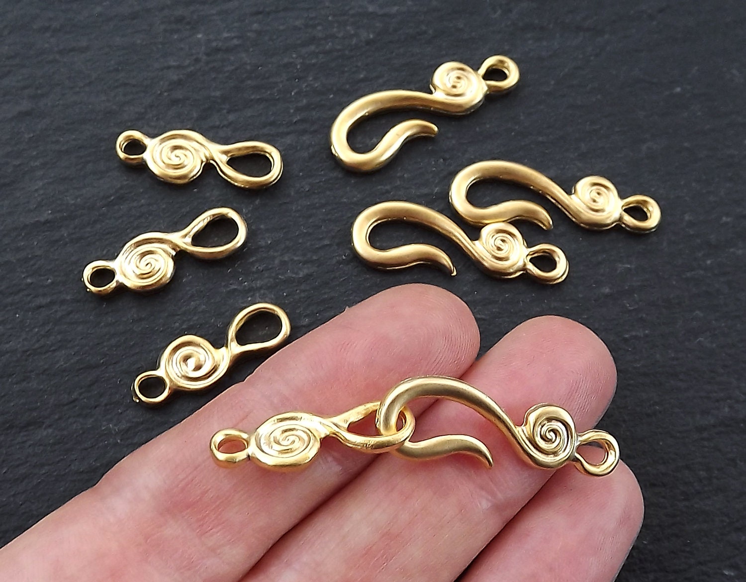 Gold Hook Clasp Findings, Shepherds Hook Clasp, Necklace Clasps, Bracelet  Clasp, 22k Matte Gold Plated Brass, 4 Hooks -  Canada